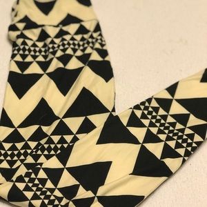 LLR OS Very RARE Black/Cream Aztec Leggings